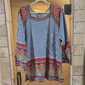 Blue Gray Graphic Tunic with 3/4 Sleeves